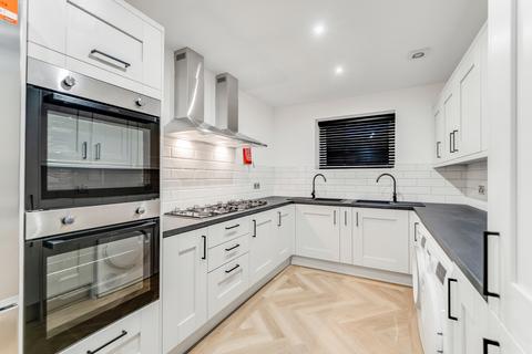 1 bedroom in a house share to rent, 103, Picton Road L15