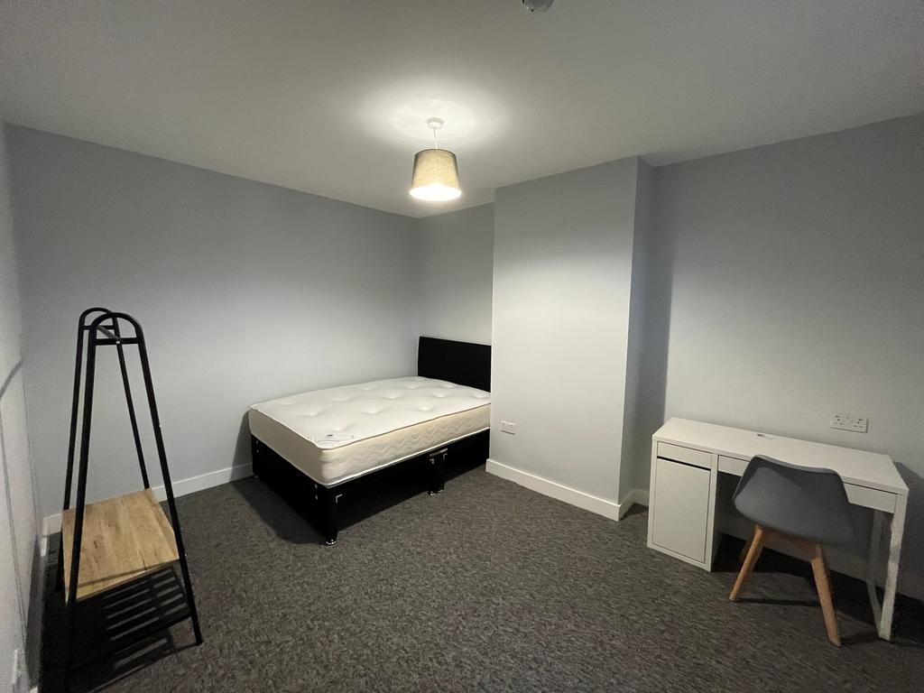 A spacious and clean double bedroom, perfect fo...
