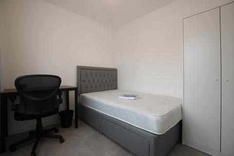 6 bedroom terraced house to rent, Golledge Crescent, Bristol BS34