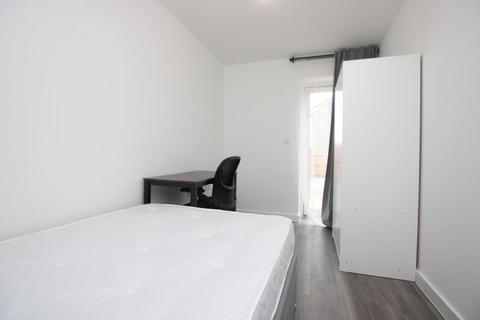 6 bedroom terraced house to rent, Golledge Crescent, Bristol BS34