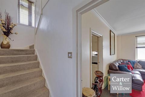 2 bedroom semi-detached house for sale, Lindisfarne Road, Dagenham, Essex