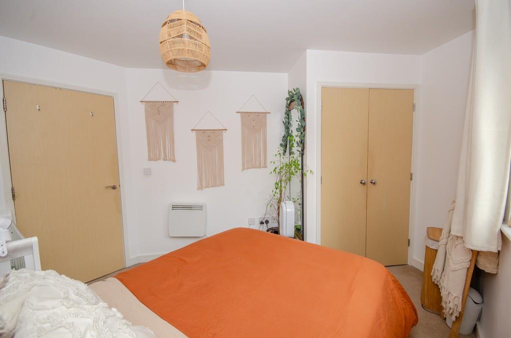 Bedroom 1 pic 2.jpg