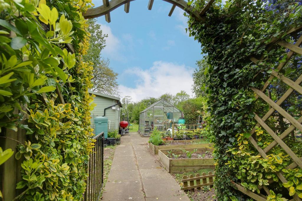 Shed/Greenhouse/Vegetable Garden Area
