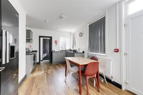 6 bedroom semi-detached house for sale, Highbury Road, Bulwell NG6
