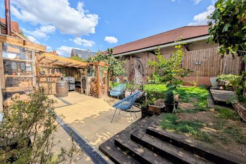 4 bedroom detached house for sale, Spindle Mews, Buckingham, MK18