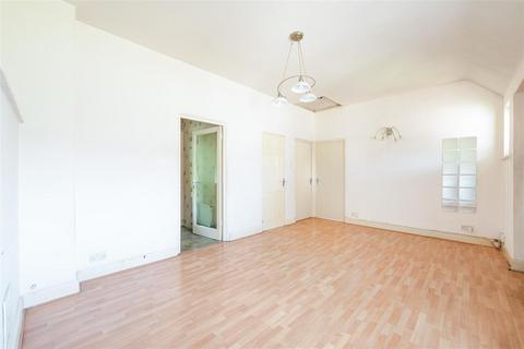 2 bedroom flat for sale, Manor Green Road, Epsom