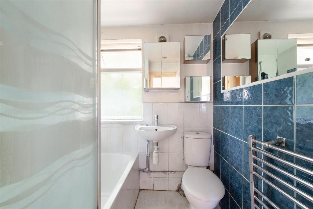 COURT FARM GARDENS (5).jpg