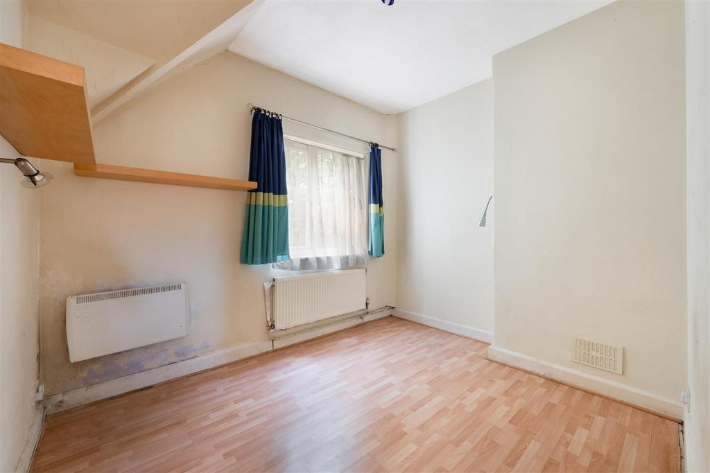 COURT FARM GARDENS (3).jpg