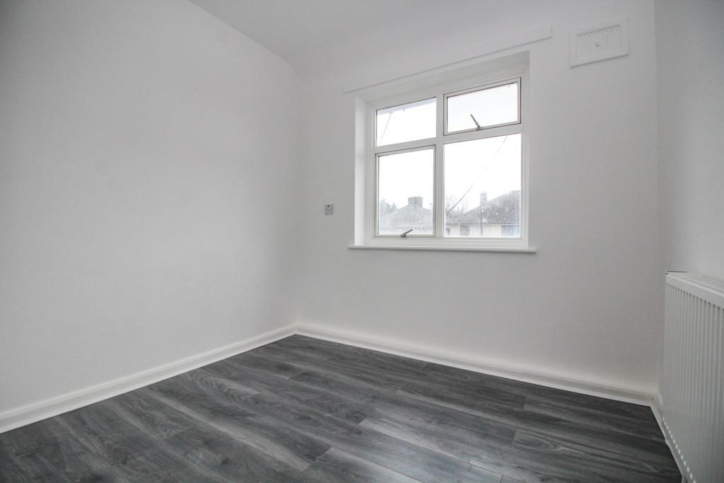 1024px.2395940 1682696187-4415-Third Bedroom