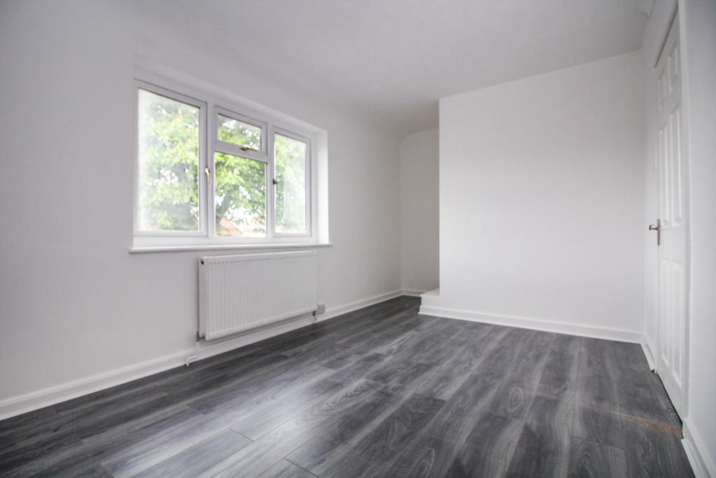 1024px.2395936 1682696167-20307-First Bedroom