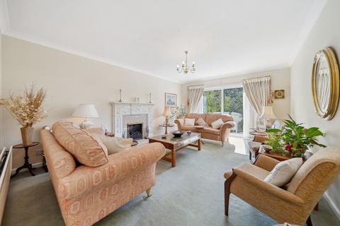 24 Fairfield Drive, Clarkston, Glasgow, G76 7YH