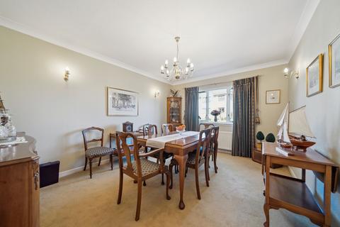24 Fairfield Drive, Clarkston, Glasgow, G76 7YH