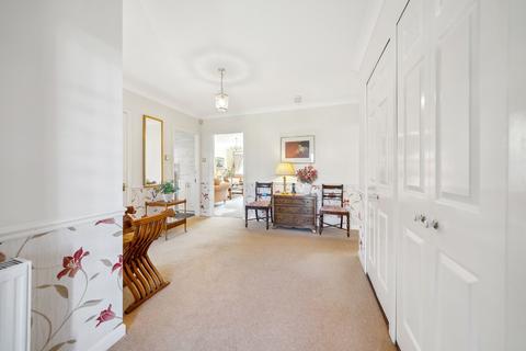 24 Fairfield Drive, Clarkston, Glasgow, G76 7YH