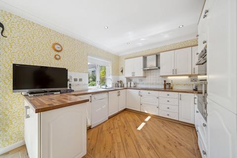24 Fairfield Drive, Clarkston, Glasgow, G76 7YH