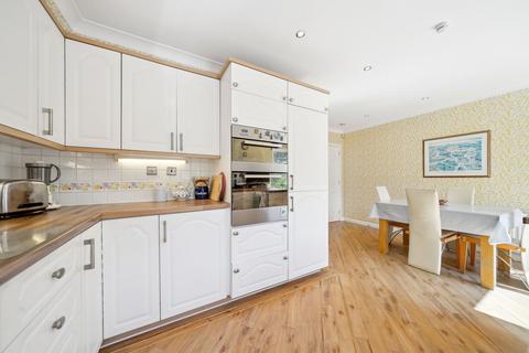 24 Fairfield Drive, Clarkston, Glasgow, G76 7YH