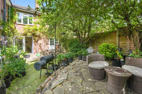 undefined, Westleigh Avenue, London, SW15