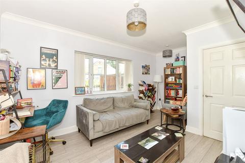 2 bedroom ground floor flat for sale, Clitherow Gardens, Southgate, Crawley, West Sussex