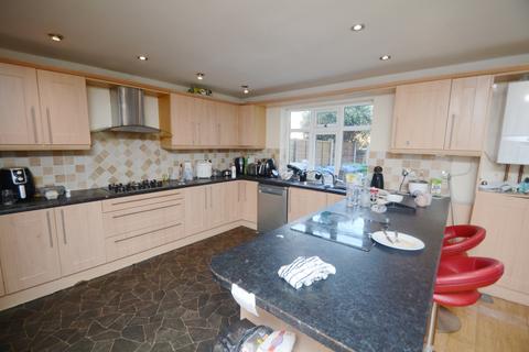 1 bedroom end of terrace house to rent, Houseshare Kingswood Road, Manchester M14