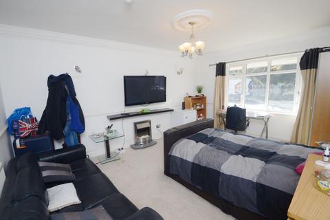 1 bedroom end of terrace house to rent, Houseshare Kingswood Road, Manchester M14