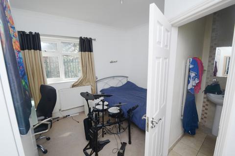 1 bedroom end of terrace house to rent, Houseshare Kingswood Road, Manchester M14