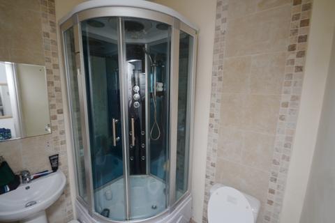 1 bedroom end of terrace house to rent, Houseshare Kingswood Road, Manchester M14