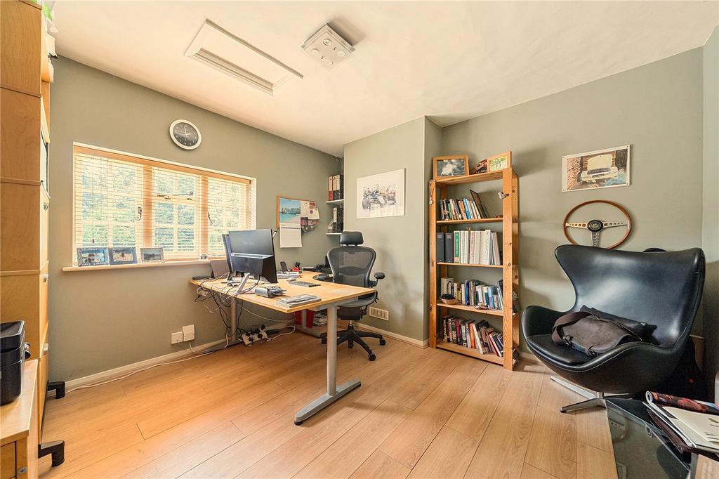 Study/5th Bedroom