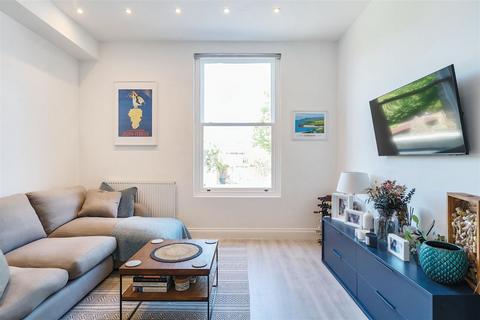 Flat 4, 13 High Street, Carshalton, SM5 3AP