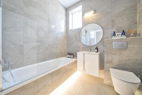 Flat 4, 13 High Street, Carshalton, SM5 3AP