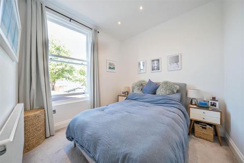 Flat 4, 13 High Street, Carshalton, SM5 3AP