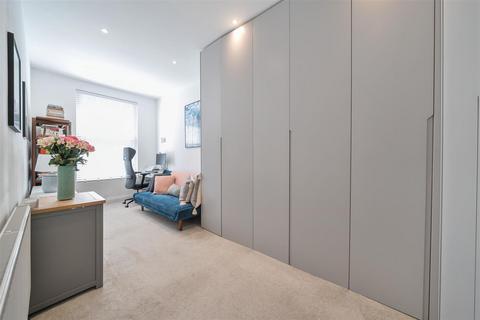Flat 4, 13 High Street, Carshalton, SM5 3AP