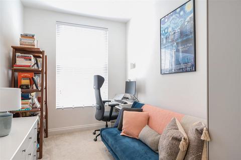 Flat 4, 13 High Street, Carshalton, SM5 3AP