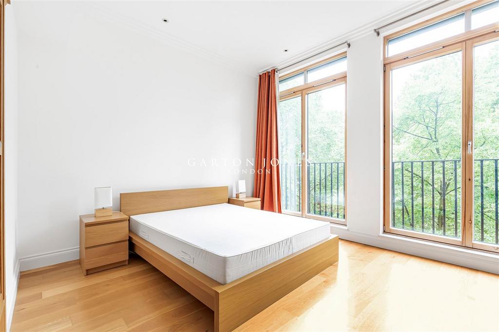 Bedroom (1).JPG