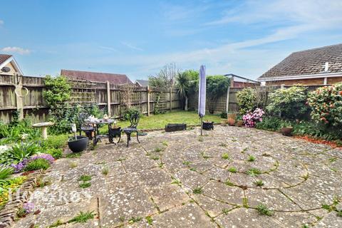 2 bedroom detached bungalow for sale, Hill Avenue, Gorleston