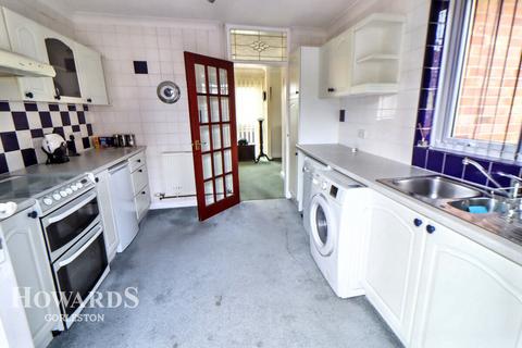 2 bedroom detached bungalow for sale, Hill Avenue, Gorleston