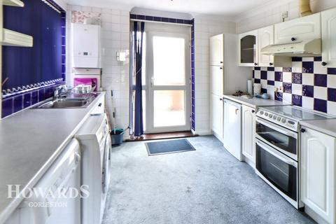 2 bedroom detached bungalow for sale, Hill Avenue, Gorleston