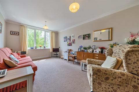 2 bedroom retirement property for sale, Shipton Road, Milton-Under-Wychwood, Chipping Norton