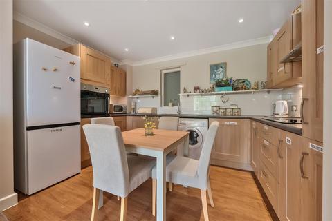 2 bedroom retirement property for sale, Shipton Road, Milton-Under-Wychwood, Chipping Norton