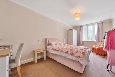 2 bedroom retirement property for sale, Shipton Road, Milton-Under-Wychwood, Chipping Norton