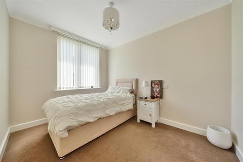 2 bedroom retirement property for sale, Shipton Road, Milton-Under-Wychwood, Chipping Norton