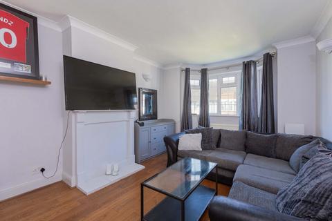 undefined, Bathurst Walk, Richings Park SL0
