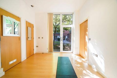7 Bartlett Mews, London, E14 3GS