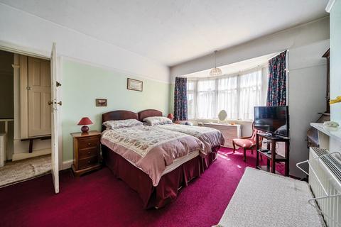 54 Wharncliffe Gardens, London, SE25 6DQ