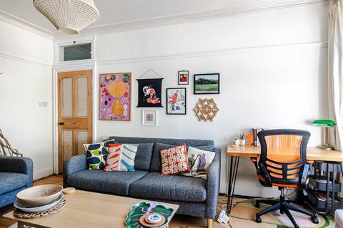 Flat 16, Grange Court North Grange Mount, Leeds, LS6 2BZ