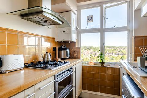 Flat 16, Grange Court North Grange Mount, Leeds, LS6 2BZ