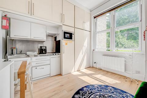 Studio to rent, Camden Road, London, N7