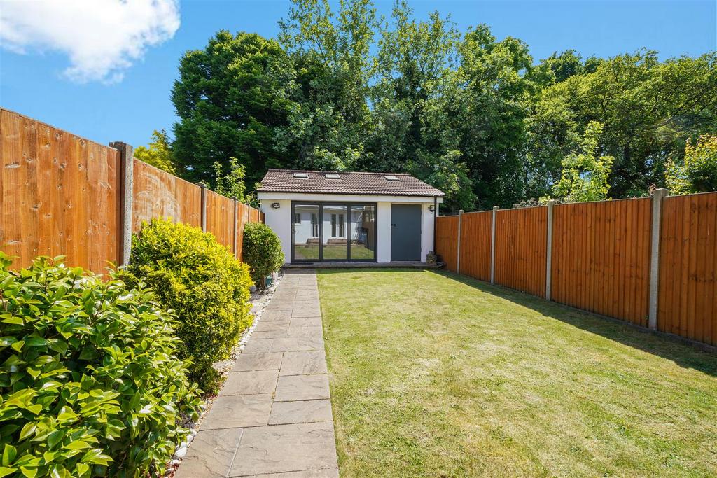 104 Elton Avenue - g E7 PX4da3qt Ahhoey Vol.jpg
