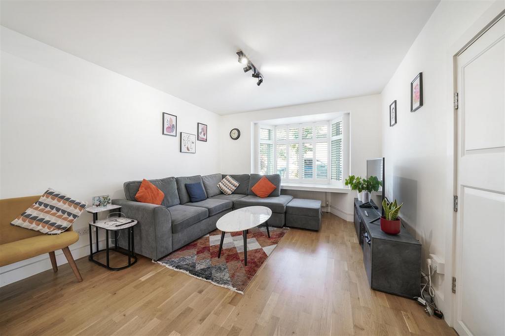 104 Elton Avenue - Rtxvt M0t MZT9 Ixay ZRWw.jpg