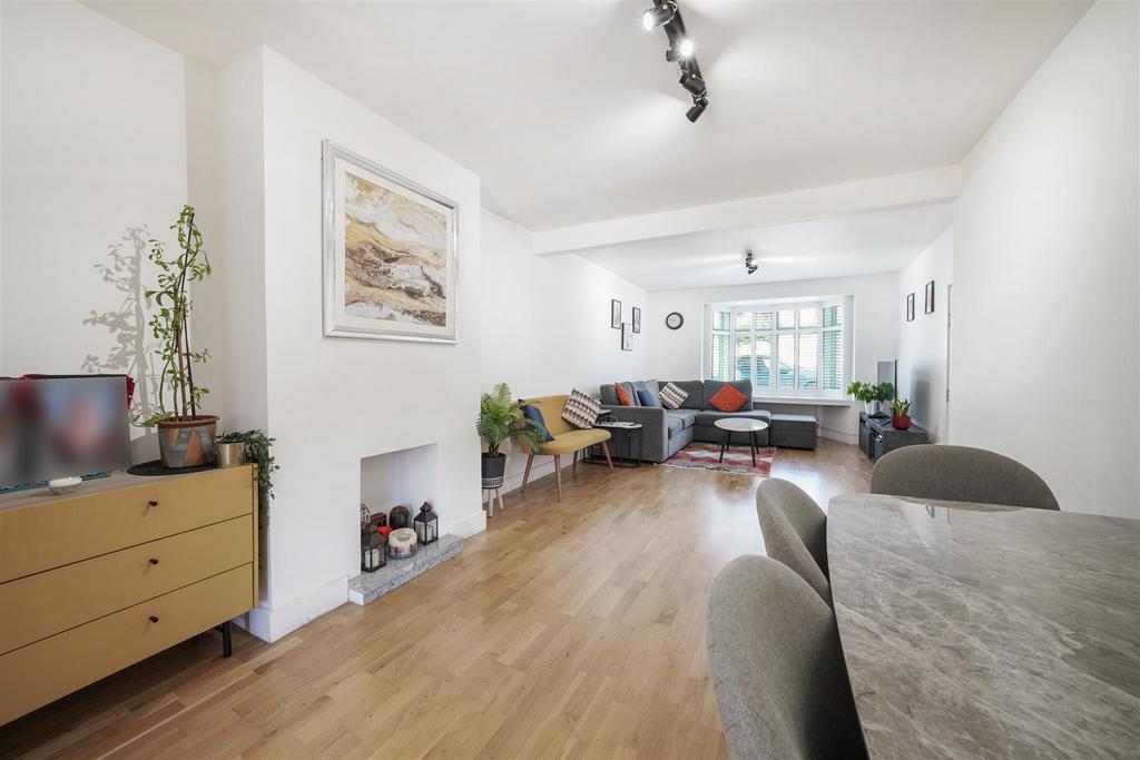 104 Elton Avenue - l Gm F0 Gm Tnl Bt YEazw Ats.jpg