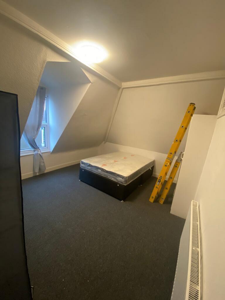 This spacious double bedroom boasts ample natur...