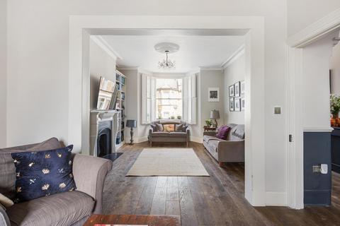 14 Hamilton Road, Brentford, TW8 0QE